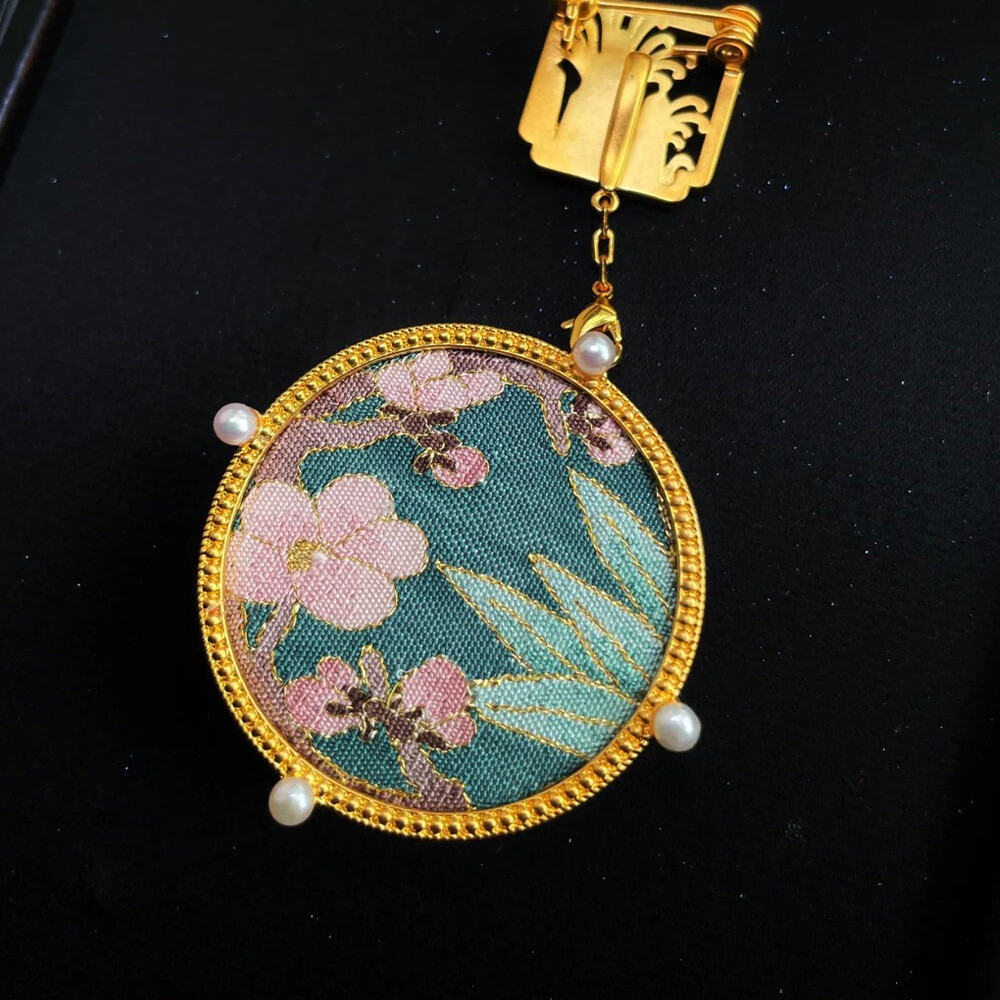 kesi Brooch