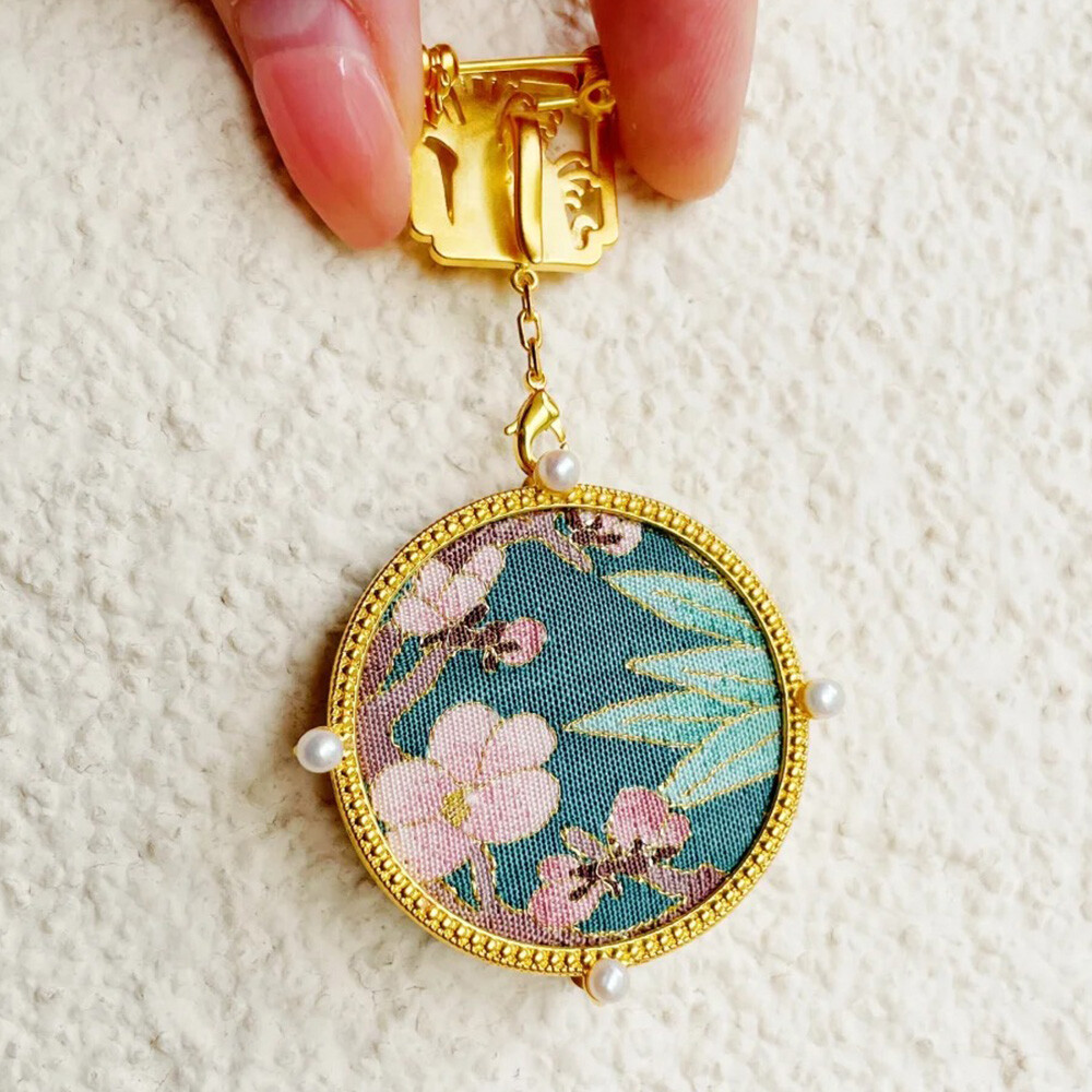 kesi Brooch